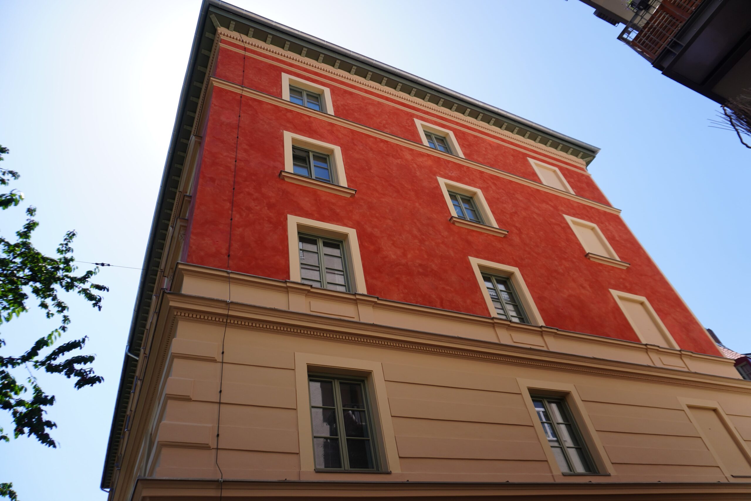 Sanierte Fassade an der Thalkirchner Str. 80