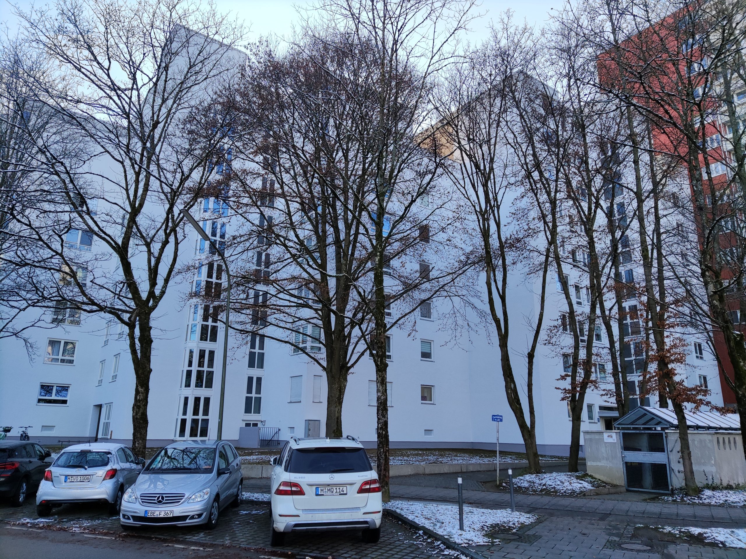 Gebäudeansicht der Wohnanlage Jagdfeldring 71–81 in Haar