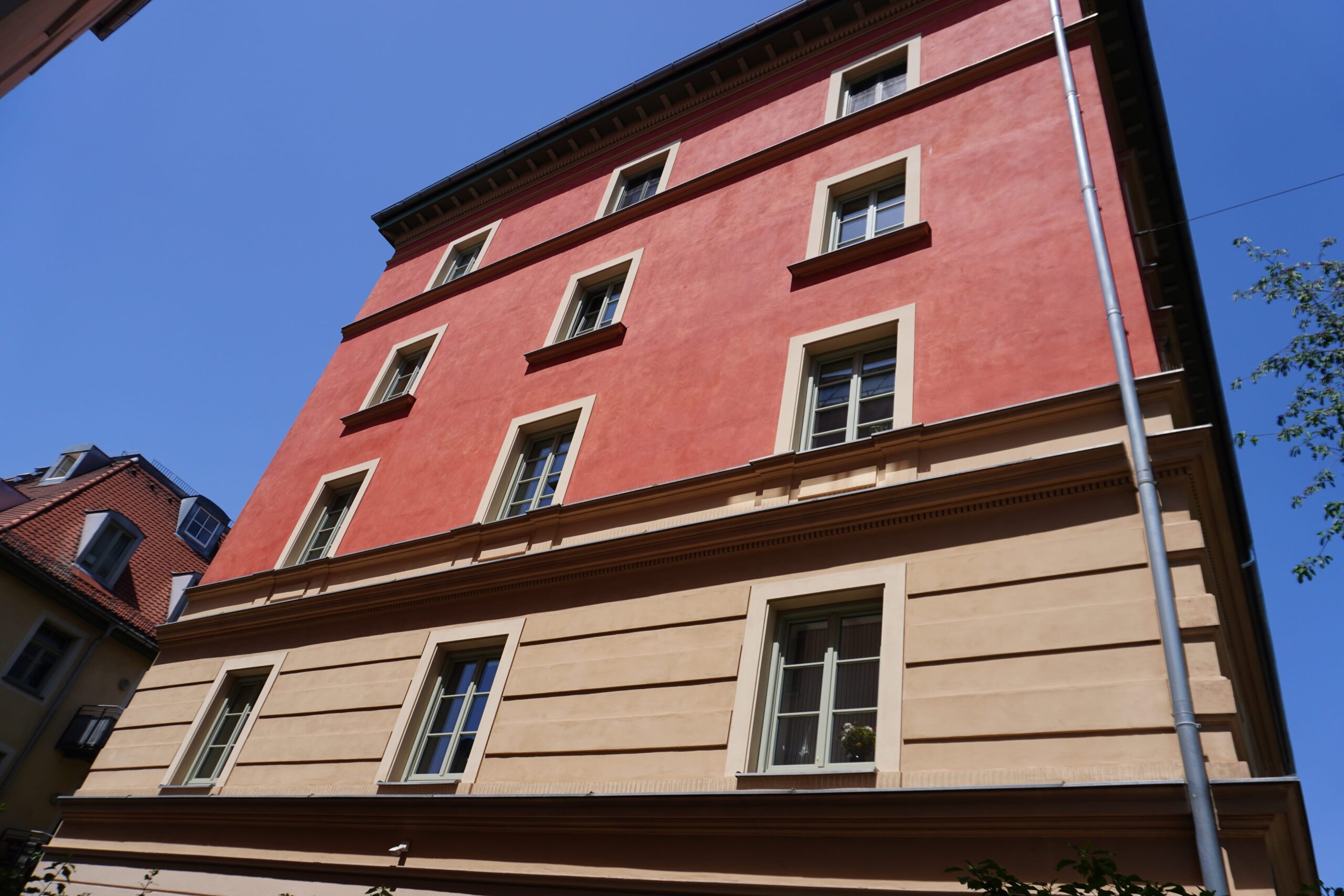 Gebäudeansicht Thalkirchner Str. 80 in München nach der Sanierung